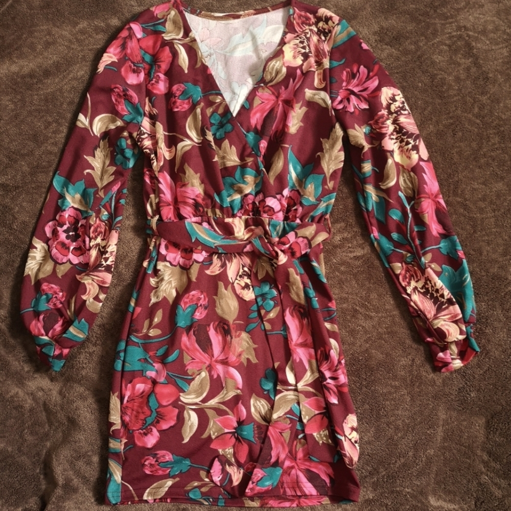 Short floral stretchy dress